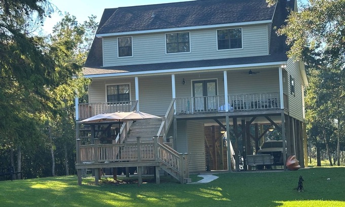 Biloxi House | Hidden Treasure Charming 4-bedroom river house on the Biloxi Rivern