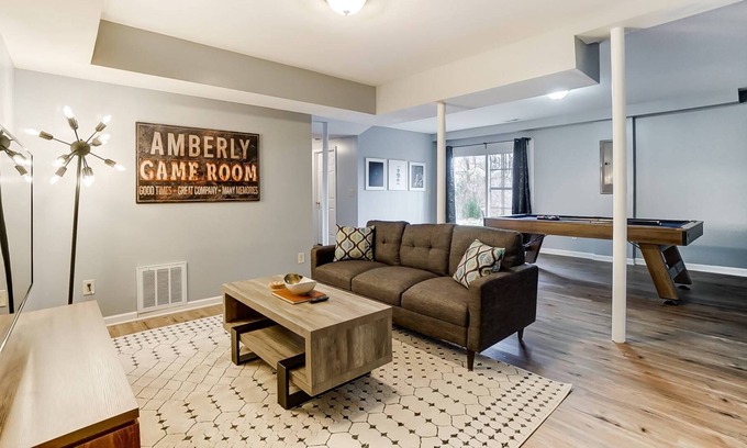 Hidden Valley House | Hidden Valley Home - Just 15 mins. from UNC Charlotte & Uptown - Rec. Room - Pool Table - Pets Ok