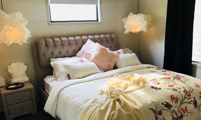 Maleny House | Hide A Way in Maleny with a twist on the tropics at Jessies Cottage.
