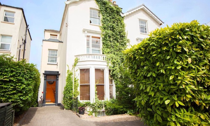 Cotham House | higgihaus #46 Beautifully Appointed 5-Bedroom Victorian House