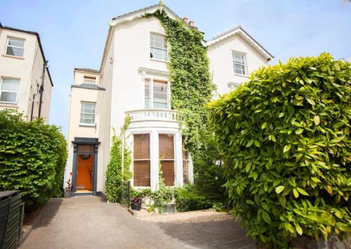 Bristol House | higgihaus 46 Beautifully Appointed 5 Bedroom Victorian House Sleeps 5-14