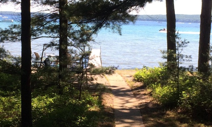 Higgins Lake Cottage | HIGGINS LAKE LAKEFRONT 4BED/2BA ON EXPANSIVE SANDY BEACH INCLUDES BOAT MOORING