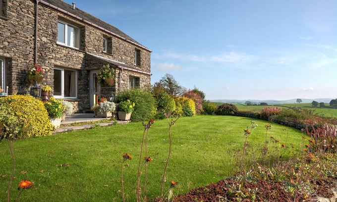 Kendal Cottage | High Butterbent Cottage - Rural cottage that sleeps 6 guests in 3 bedrooms