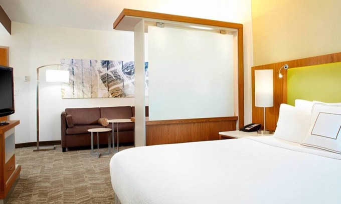 Houston House | High-end Executive King Suite with Free Breakfast
