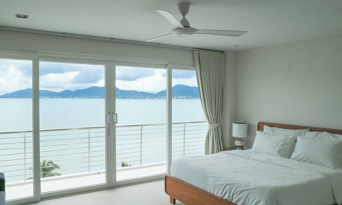 Wichit Condo | High-end Luxury Beachfront Penthouse with Pool & Seaview