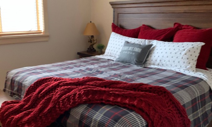 Carrabassett Valley House | High-end Ski/Golf retreat hot tub, fireplace, 4 bd rm, game rm.