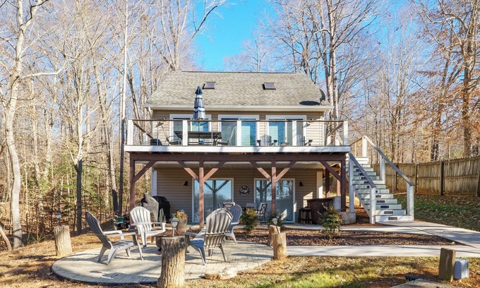 Southmont House | "High Rock Haven 3bed/3 bath home High Rock Lake Games room, Hot Tub, 2 lounges