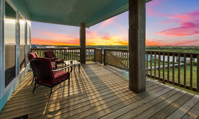 Cedar Lane House | High Tide- All-day Fishing, Quick East Bay Access
