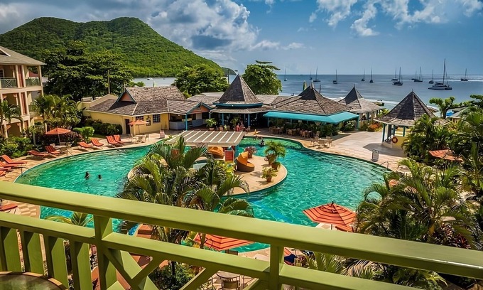 Rodney Bay Hotel | High Tides and Good Vibes! FOUR Contemporary Units, Swimming Pool, Beachfront!