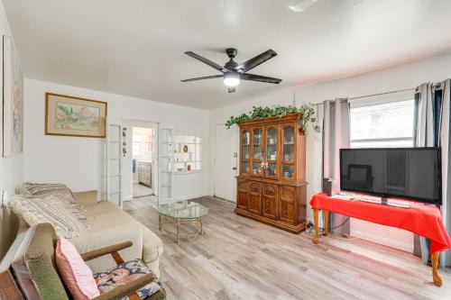 Downtown Riverside House | High Walkability! Extended Stay in Riverside