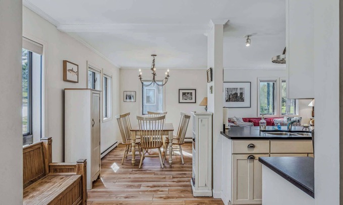 West Hartford Condo | Highland Golf, Walk to Club - Lakeland Village 2D