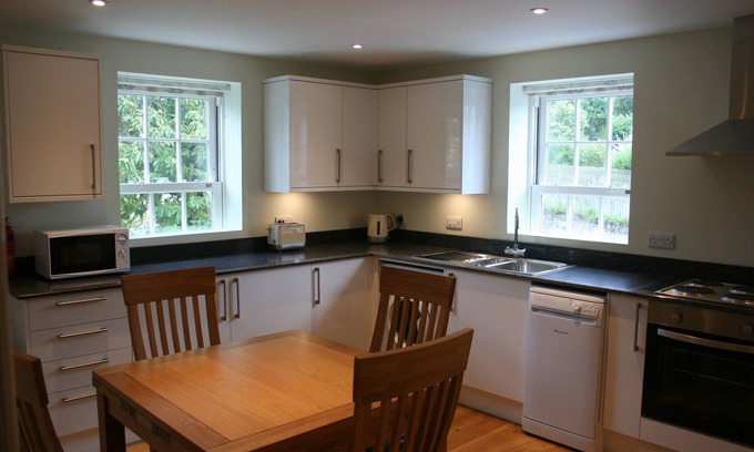 Shanklin Apartment | Highlands Apt 3 - garden, sea views, free wifi + parking