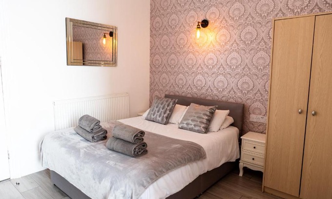 St Leonards-On-Sea Bed & Breakfast | Highlands Hotel and bar