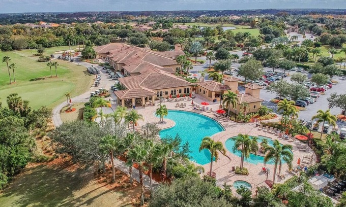 Bradenton Condo | Highline Condo - Golf Course, Resort Amenities by Gulfcoast Holiday Homes