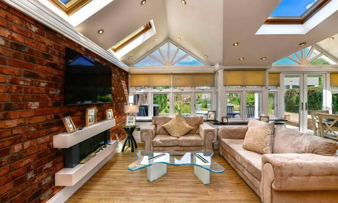 Killay House | Highmead House, Killay (Family & Dog Friendly with Hot Tub)