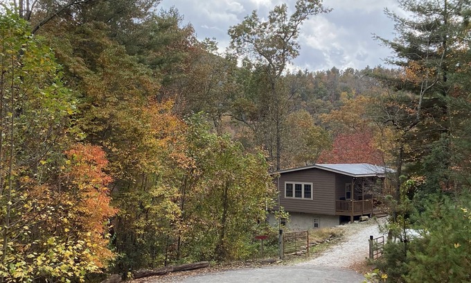 Hendersonville Cabin | HIGHROAD Cabin Close to DuPont State Forest