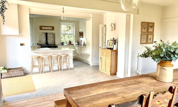 Mundesley House | Highview House - Sea Views, Beach, Hot Tub, Full Refurb for Aug 2022!