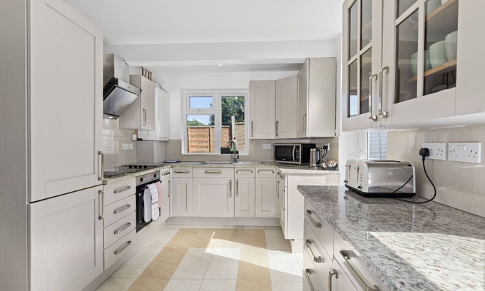 Brighton Cottage | Highway Haven With Free Parking By My Getaways