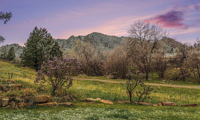 Highland Park House | Hike Chautauqua out the back door! 4BR w/Patio, Hot Tub! Backs to Open Space!