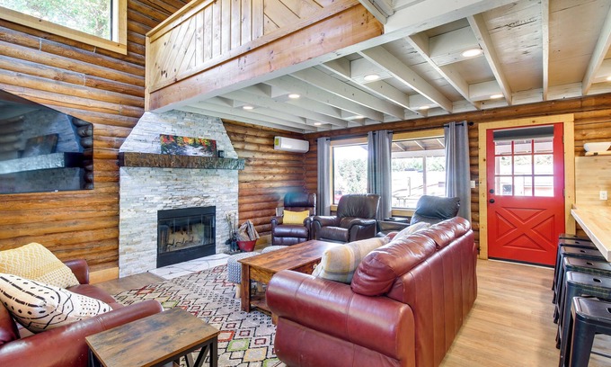 Clay Springs Cabin | Hike & Unwind Fireside: Peaceful Pinedale Cabin!