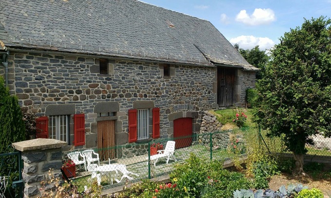 Dienne Cottage | HIKING, FISHING AT THE FOOT OF Puy Mary, in the Monts du CANTAL