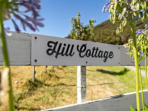 Featherston House | Hill Cottage - Featherston Holiday Home