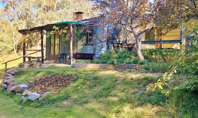 Hill End Cottage | Hill End, rustic, on creek, cosy, open fireplace, Carla's Cottage,