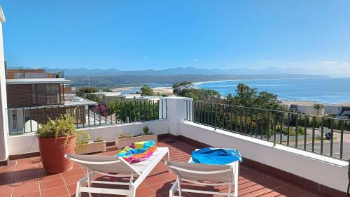 Plettenberg Bay Apartment | Hill House Holiday - Back-up Power Sea Views
