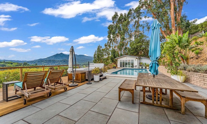 San Anselmo House | Hill Top Spa Retreat in Marin with private hot tub, pool, and panoramic views