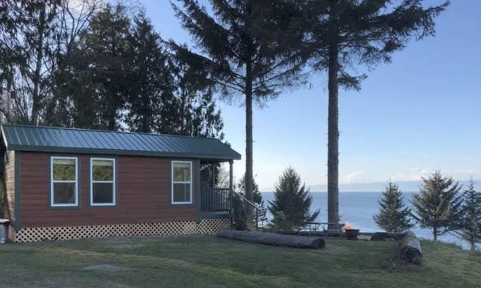 Port Angeles Cabin | Hillcrest Olympic Beach Cabin on the Strait of Juan De Fuca