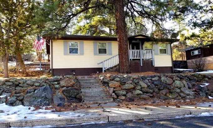 Williams House | Hillside Cottage In The Pines With Great Views