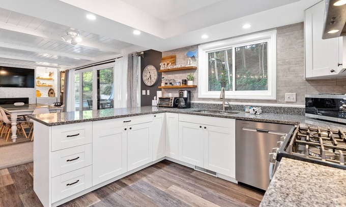 Norton Shores House | Hillside Cottage | 4 Bed, 2.5 Bath