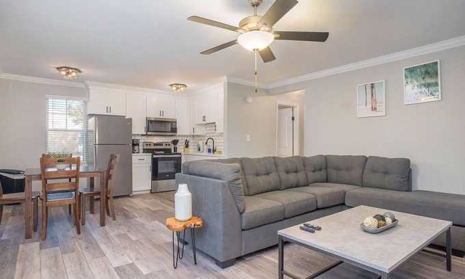 Bayview Apartment | Hillside Cove - Helm Suite