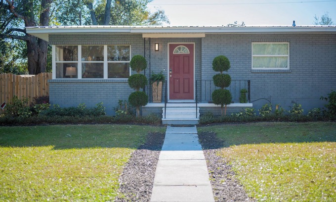 Lakeland House | Hillside Haven - 4BR LKLD Pool Home