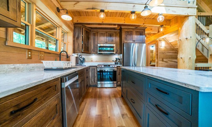 Logan Cabin | Hillside Hideaway - Cabin on 6 acres