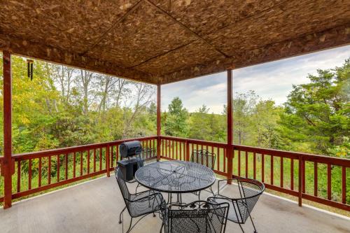 Williamstown House | Hillside Home 5 Mi to the Ark in Williamstown!