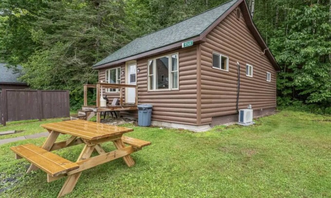 Phelps Cabin | Hillside Resort Cabin #10