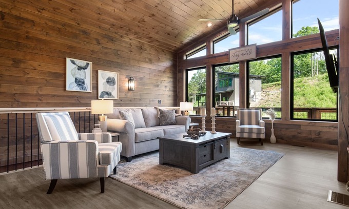 Sevierville Cabin | Hillside Retreat | Newly Built + Game Room, Hot Tub, & Wooded Views!