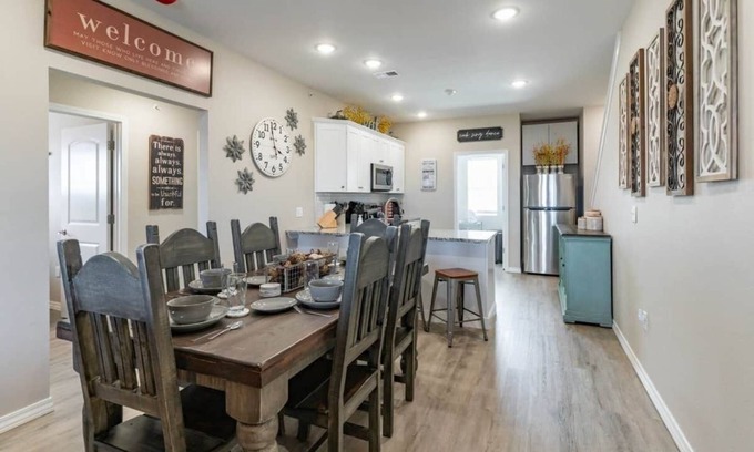 Branson Apartment | Hillside Retreat