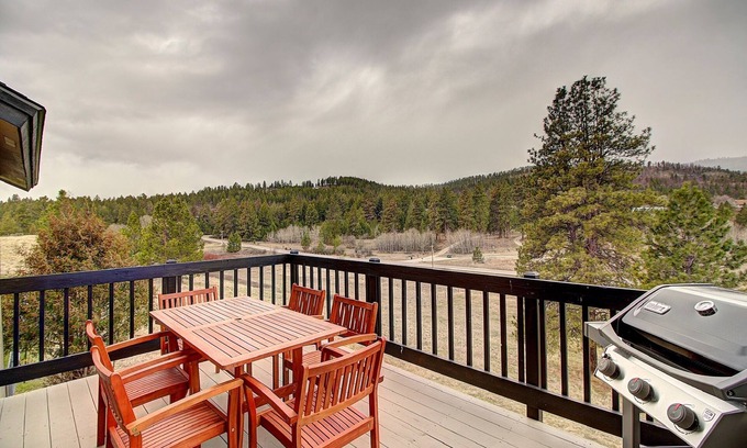 Kalispell House | Hilltop Escape w/HOT TUB and POOL TABLE