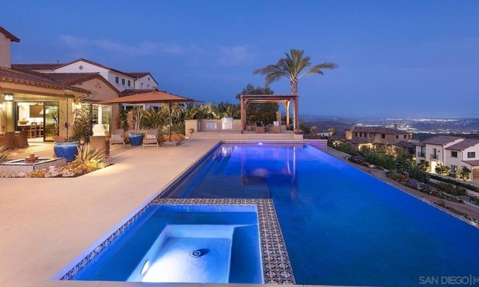 Escondido Villa | hilltop lux resort