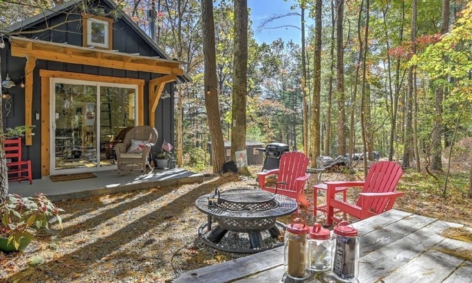 West Side Historic District Cottage | Hilltop Nest:Cozy 1BR Cottage Near Downtown Hendersonville