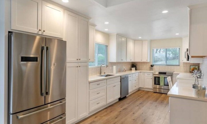 North Ridge House | Hilltop Retreat, TWO VILLAS, Private Hiking Trails