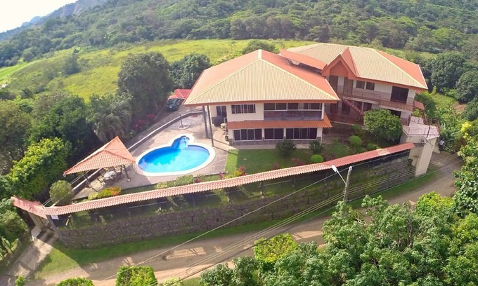 Jaco House | Hilltop Villa with Pool overlooking Jaco