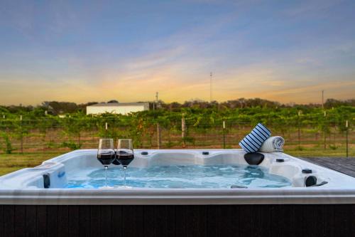 Fredericksburg House | Hilmy BnB Hot Tub Fire Pit Pet friendly