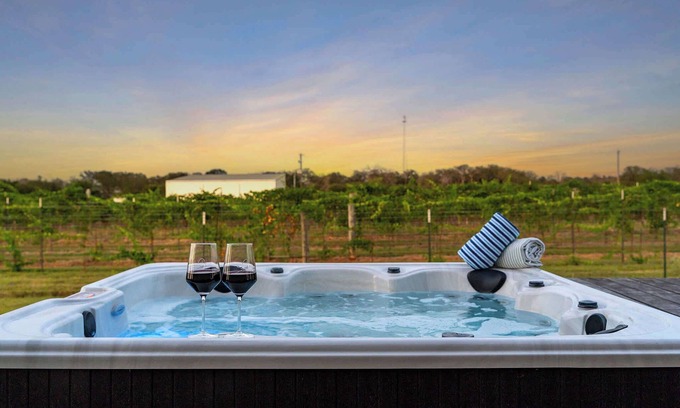 Fredericksburg House | Hilmy Haus, Hot Tub, Pet friendly, Fire Pit!