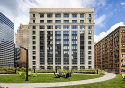 The Loop Hotel | Hilton Garden Inn- Chicago Central Loop