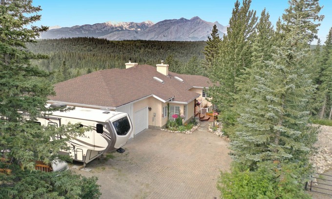Jasper East House | Hinton Folding Mountain 12