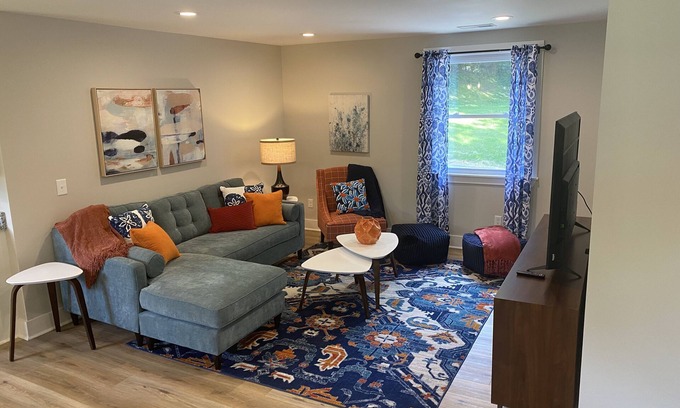 Merry Oaks House | Hip Donelson close to great restaurants and shopping. Easy access to Nashville.