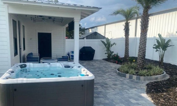 Bahama Beach House | Hip-Nautic - Beautiful Home - Private Hot Tub!